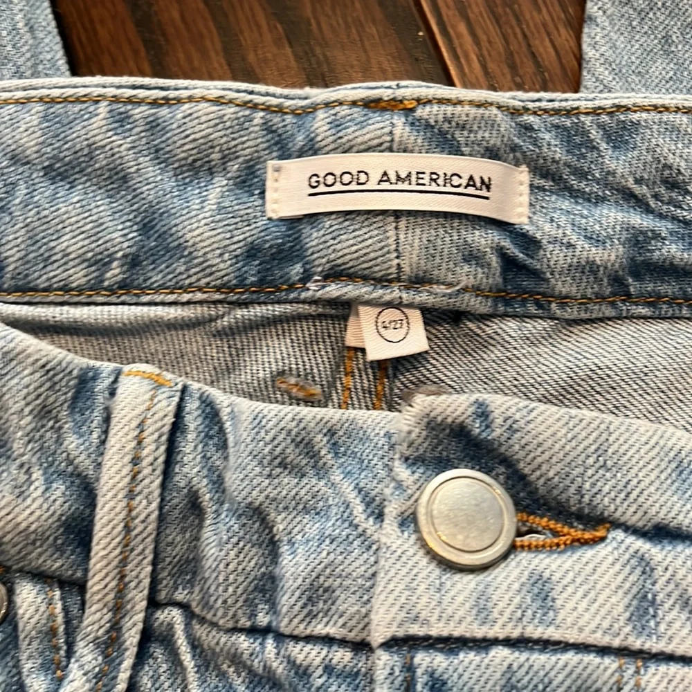 Good American Sz 4/27 High Waisted, Straight Leg Light Wash Denim Jeans - Picture 4 of 15